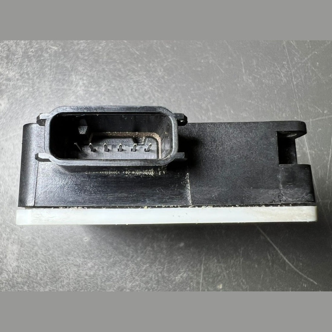 MERCEDES BLIND SPOT RADAR SENSOR GENUINE A0009058702 / 0009058702