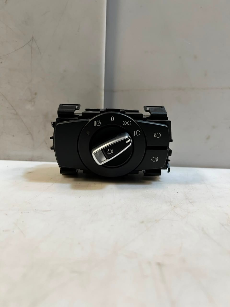 2007-2013 BMW  3 Series E90 and E91 328i Headlight Switch 9169404 OEM