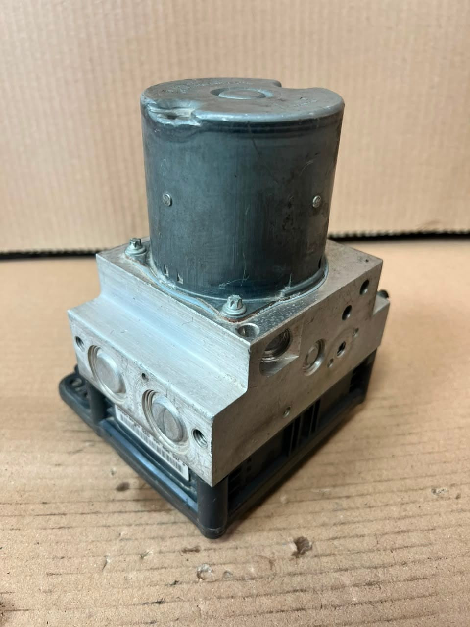 BMW F01 F02 7 Series F07 5 Series GT Abs Anti-Lock Brake Pump Module 6797036