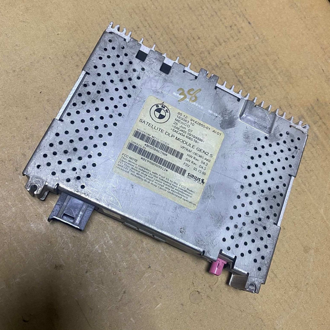2008-2013 BMW 528i  E60, E61, E70, E90 3 Series and 5 Series Satellite Radio Rec