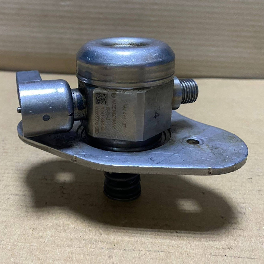 BMW High Pressure Fuel Pump 7562473 BMW 1 Series, 3 Series, and 5 Series models 