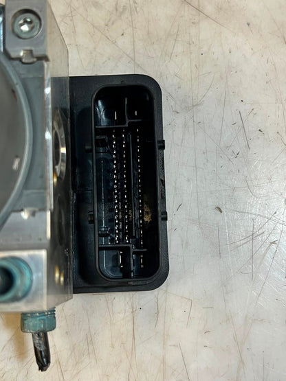 2018 BMW 320i F30 F31 F32 Abs Pump Control Module 6881172 OEM