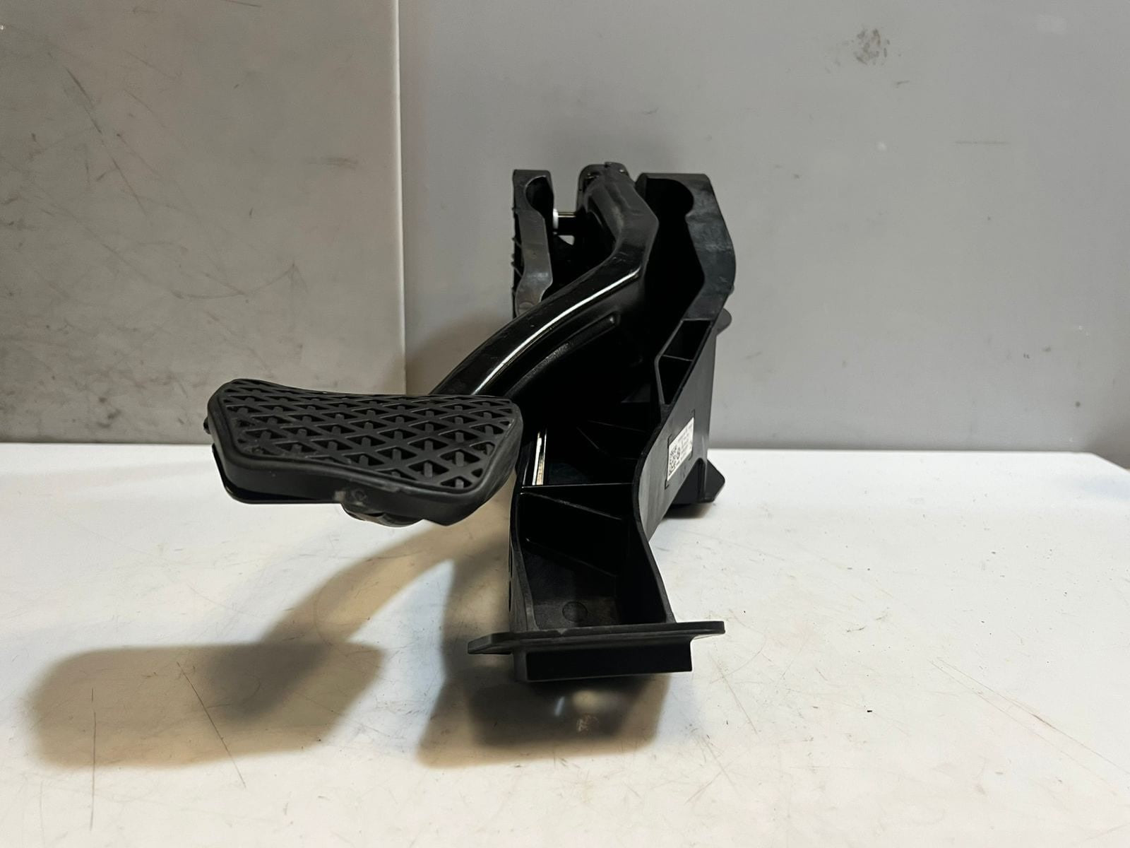 2022 BMW iX I20 xDrive 40 Brake STOP Pedal BRACKET 6893659 OEM