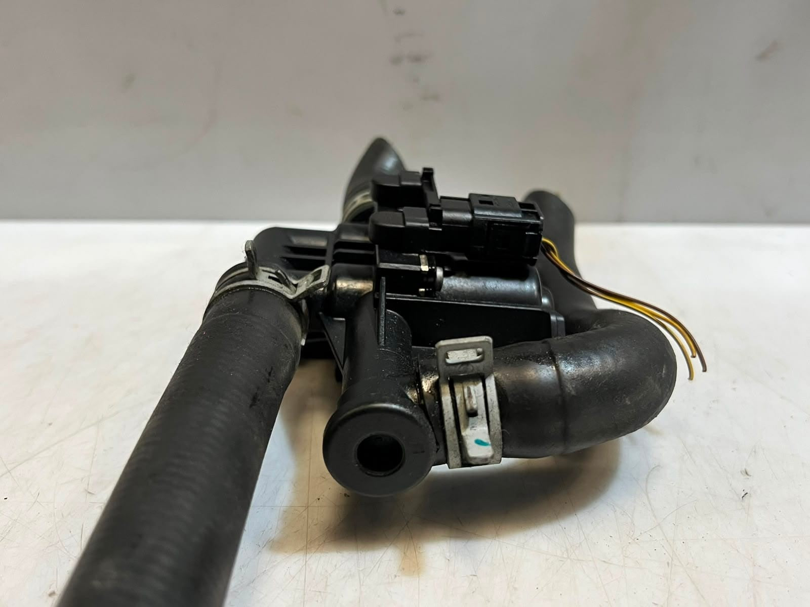 2010-2021 BMW 5 7 Series F10 F11 F07 F10 740i Heater Control Valve 9119164 OEM