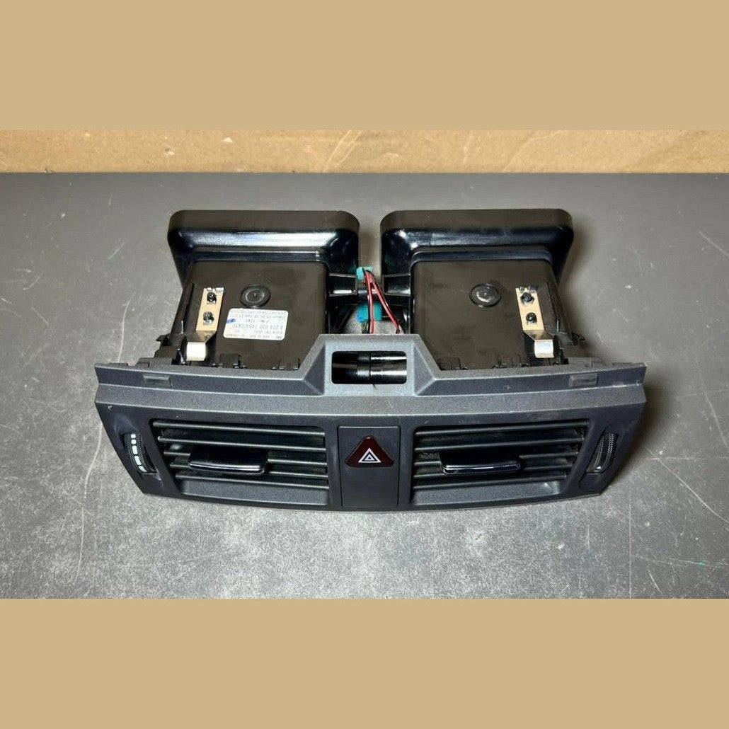2008-2010 Mercedes W204 C-Class Front Center Dashboard  Heater A/C Air Vent