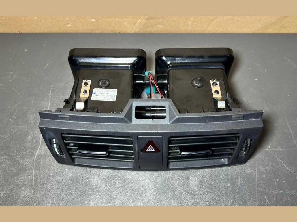 2008-2010 Mercedes W204 C-Class Front Center Dashboard  Heater A/C Air Vent