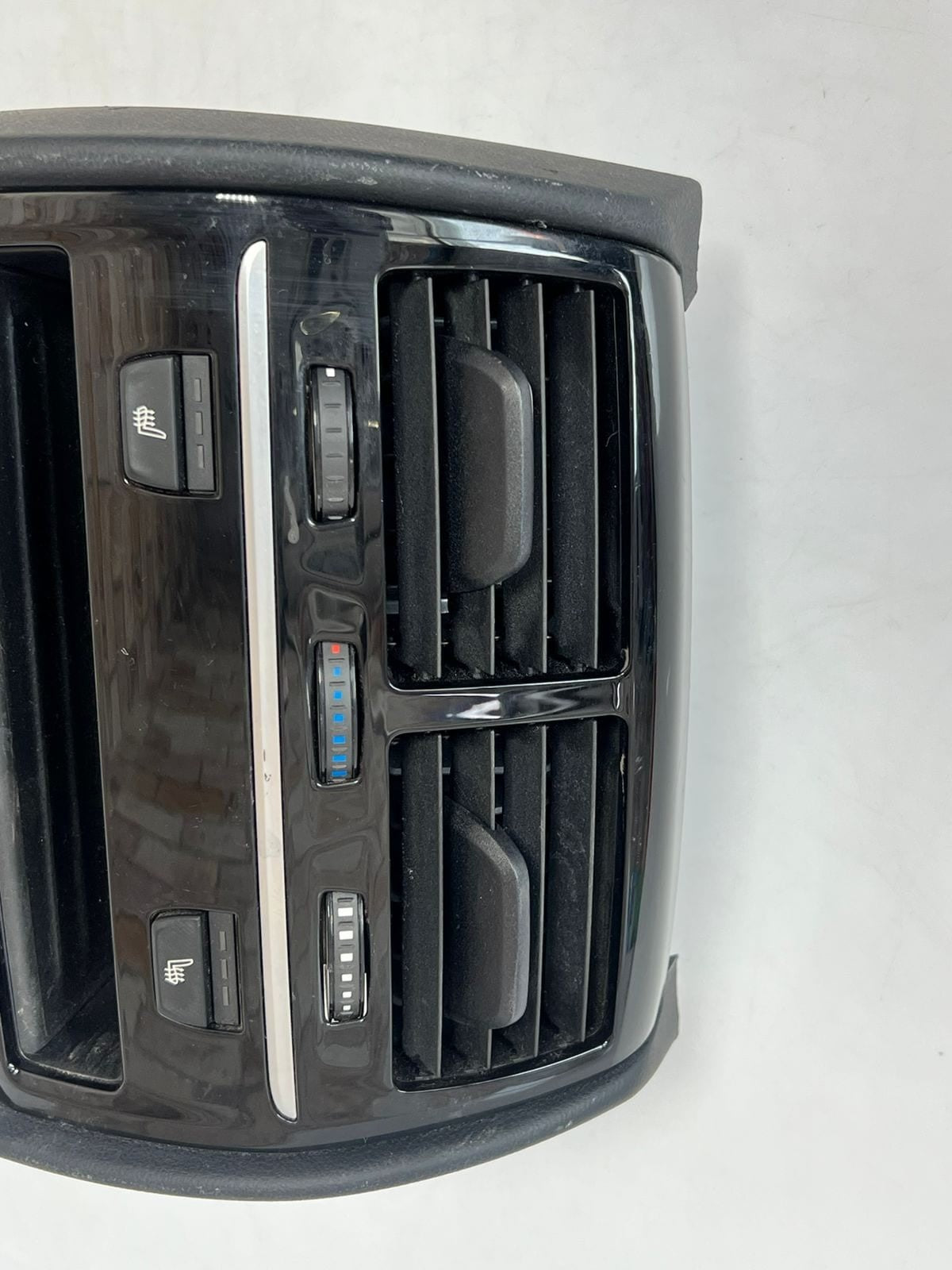 BMW F90 M5, G30, G31, G32 Rear Center Console Fresh Air Vent Grille 9357866 OEM 