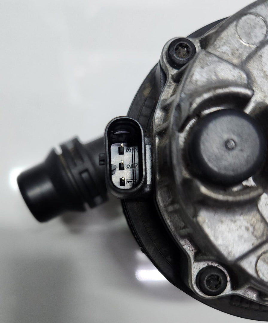 2017-2021 BMW 330i Auxiliary Water Pump 8637953 1, 2, 3, 4, and 5 Series