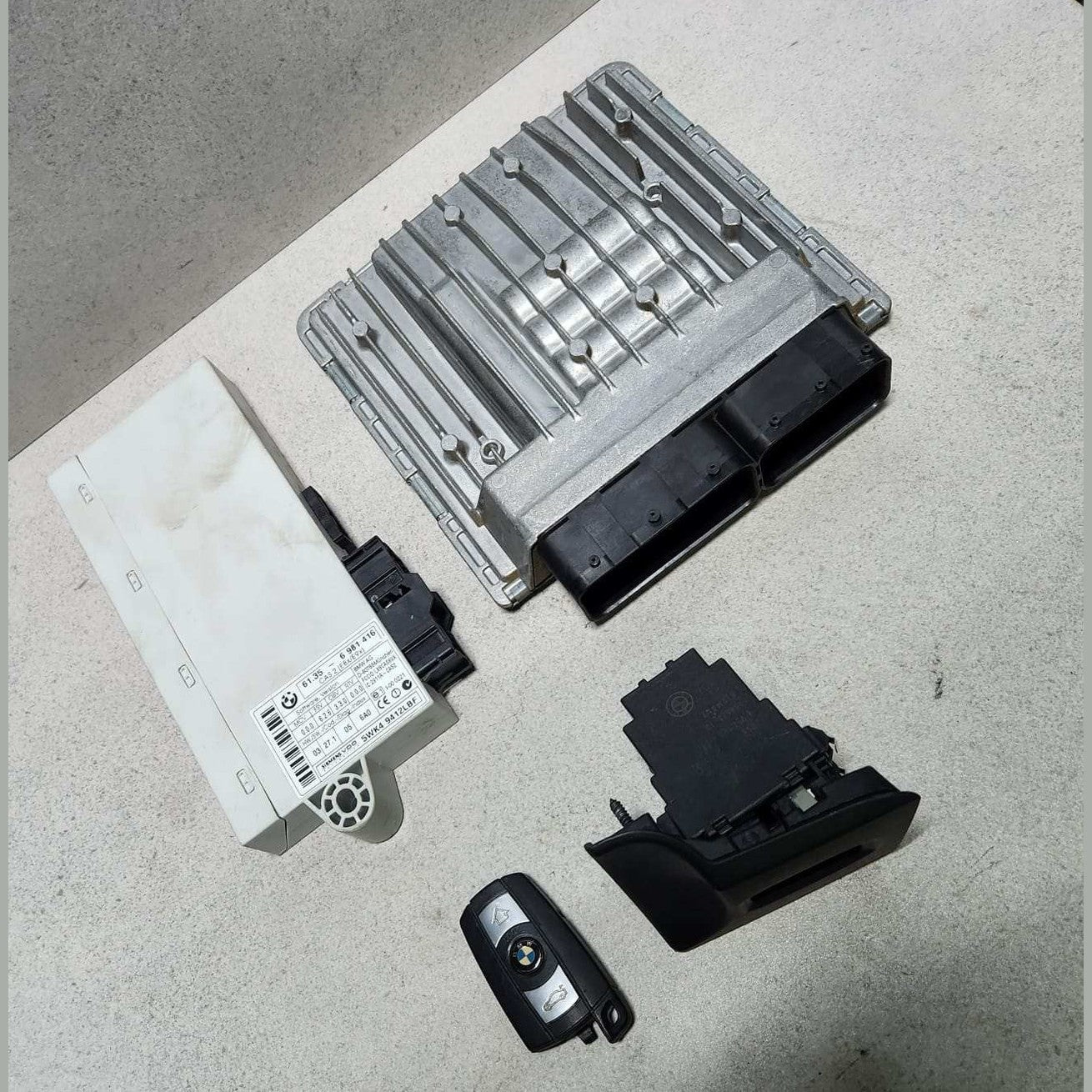 2006-2007 BMW 525i Engine Control Module MSV70 7559178 E90 E91 E60 E61 