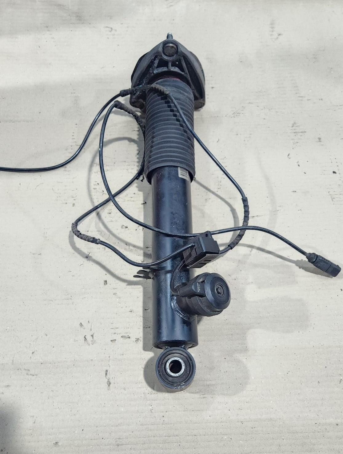 2012-2018 BMW X5 Shock Absorber Rear Left 6863177 X5 F15 and X6 F16 VDC
