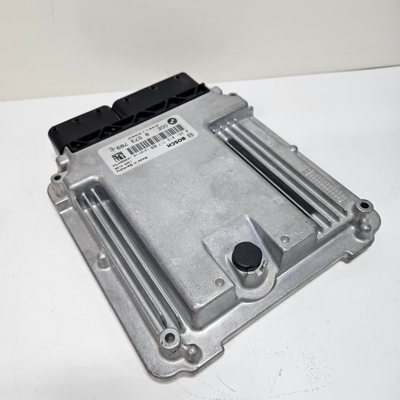 2013 BMW X5 F10 F07 F15 with N57 Engine Control Unit DDE 8573789 OEM