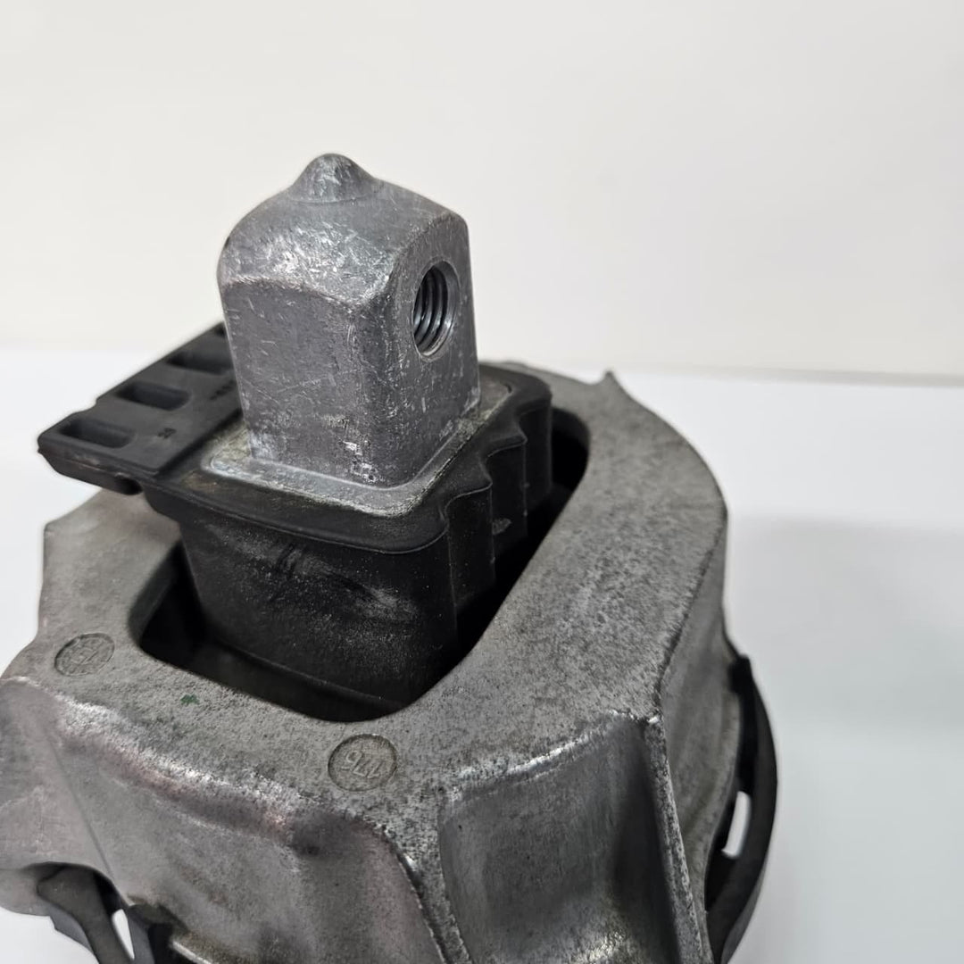 OEM BMW 5 6 7 Series G30 G38 G11 G12 G15 Engine Mount Right 6860464