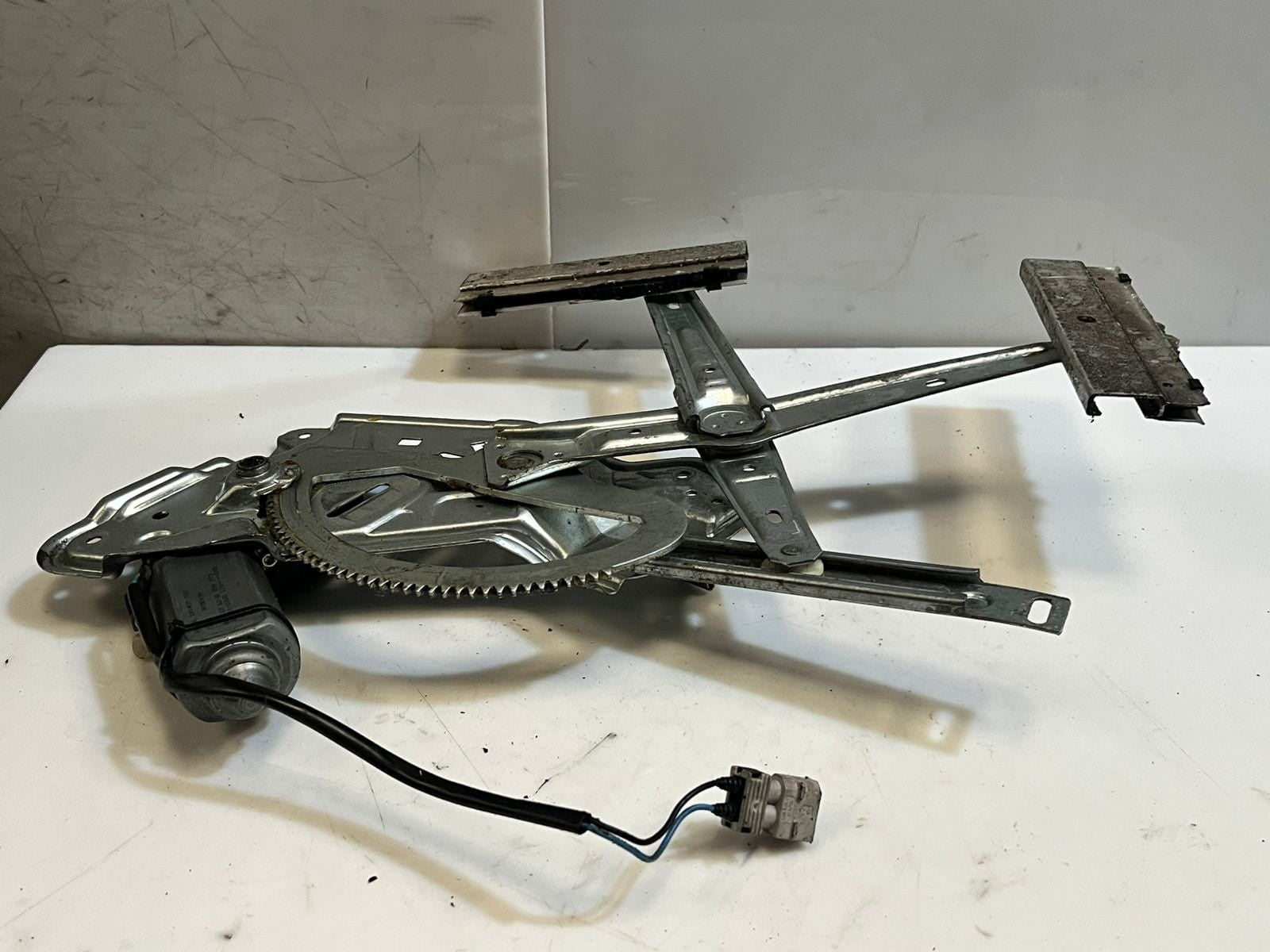 BMW 5 Series E34 Window Regulator Rear Left LIFTER Electric MOTOR 1944071 OEM