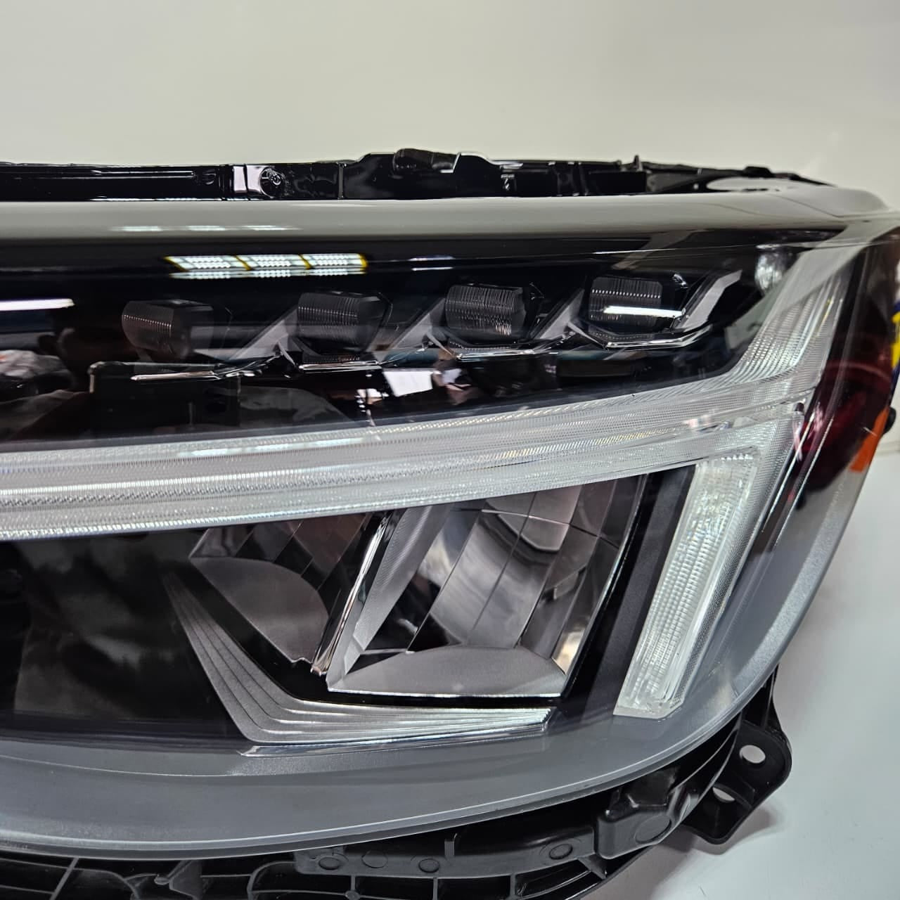 Volvo XC40 C40 LHD Front Headlight Left LED ECE 32404659