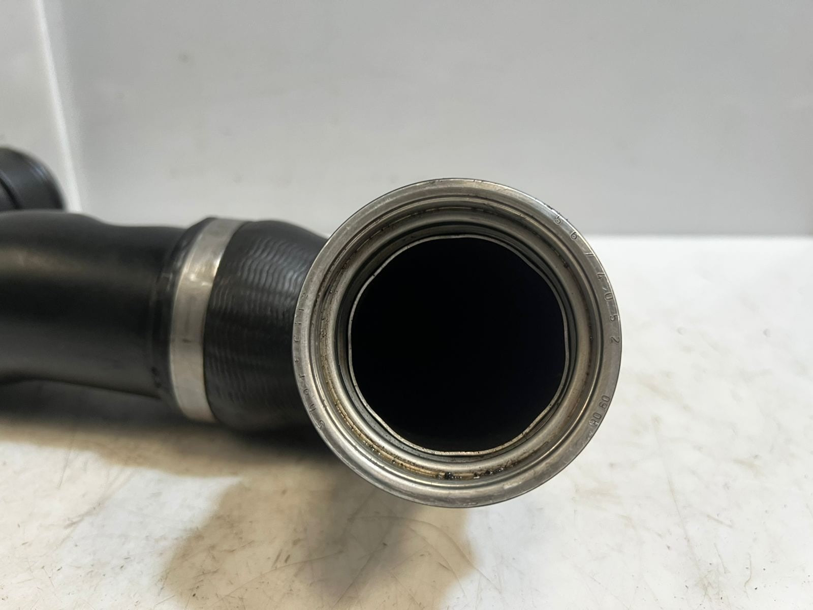 BMW E90 E91 E92 1' 3' 135i 335I Intercooler Charge Air Hose Front Left 7556553