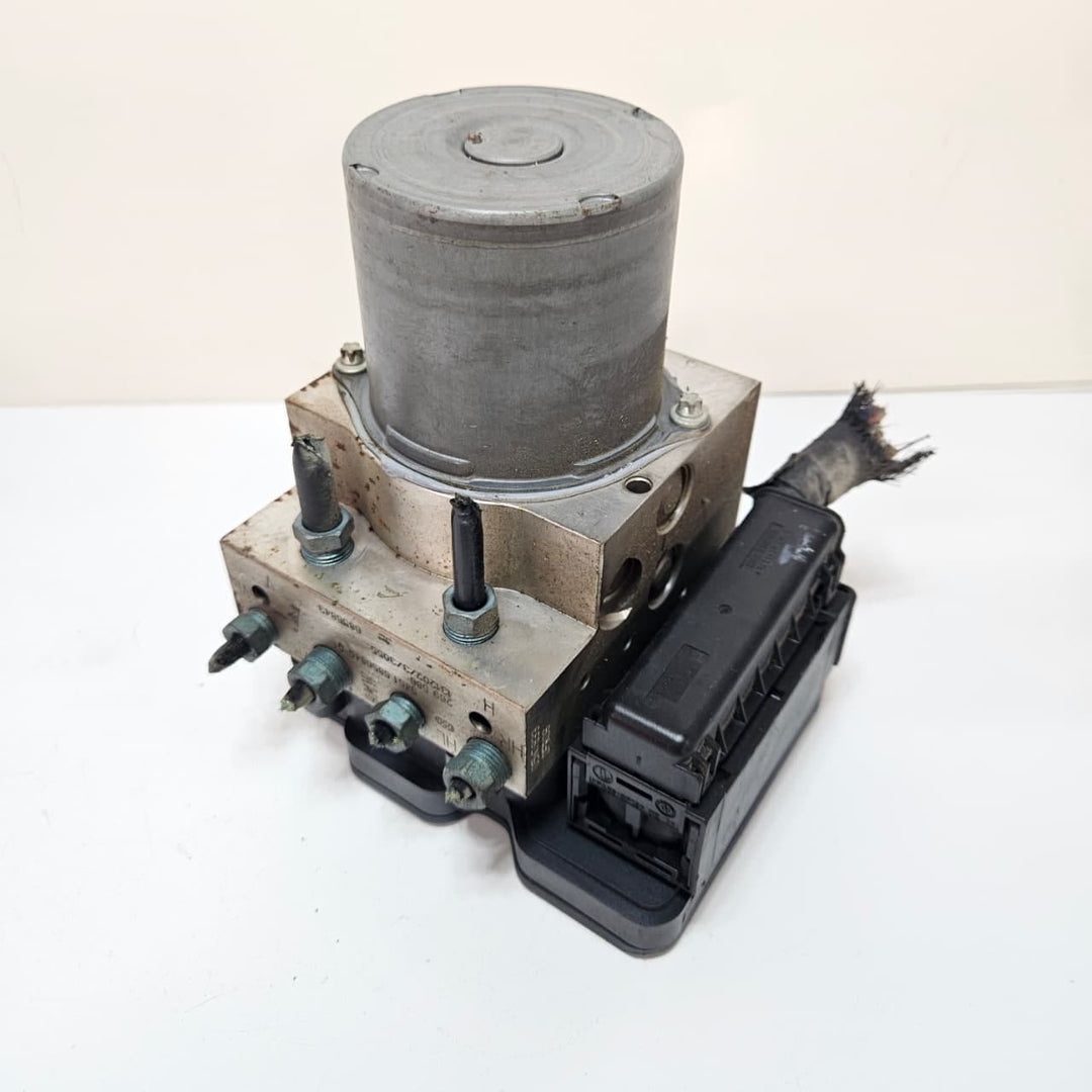 BMW 5 7 Series F11 F01 F02 ABS Pump 6869402 USED