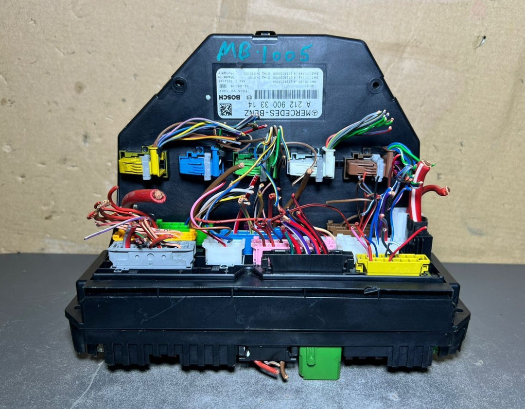 10-16 Mercedes-Benz W212 W204 Front SAM Module Relay Fuse Box A212 9003314 OEM