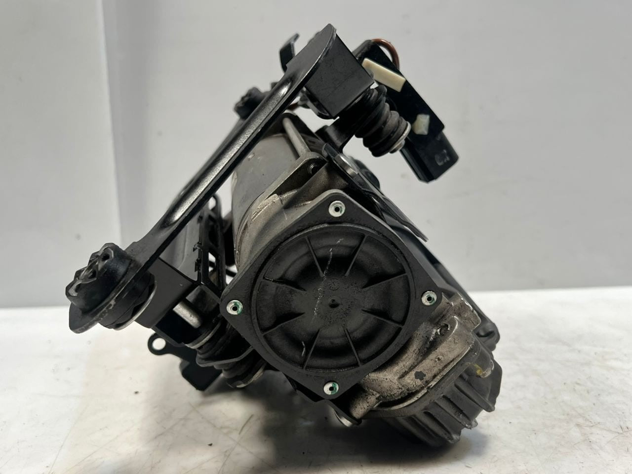 2025 BMW i4 5 Series G30 G31 G32 GT Air Suspension Compressor 4430210011 OEM