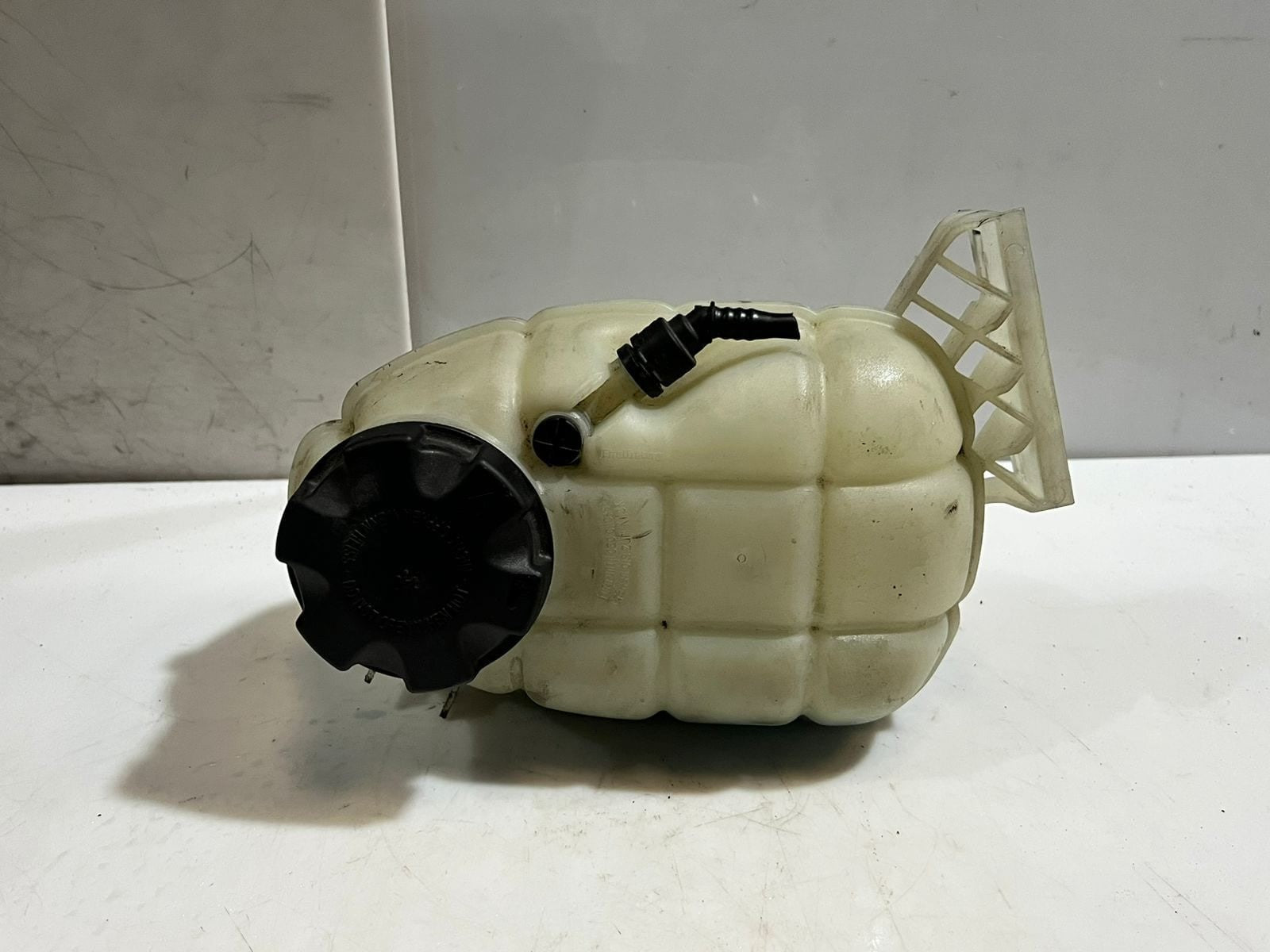 BMW 1 2 3 4 SERIES F20 F21 F30 F32 F36 RADIATOR Coolant Expansion Tank 7609468