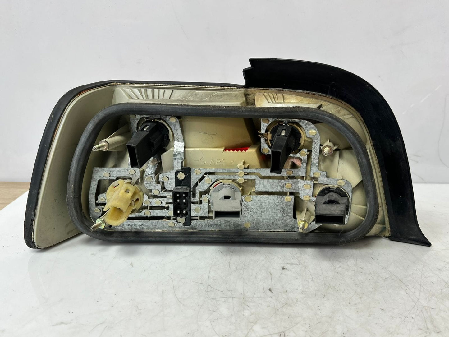 1994 BMW E36 318i 323i 325i 328i M3 REAR Tail Light LEFT RIGHT 8353272 8368337