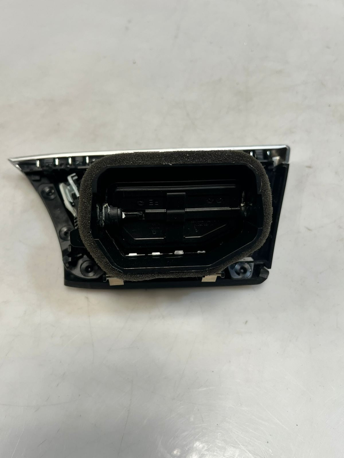 BMW 4' F30, F31, F80 Dashboard Air Vent Grille Right 9231995 OEM