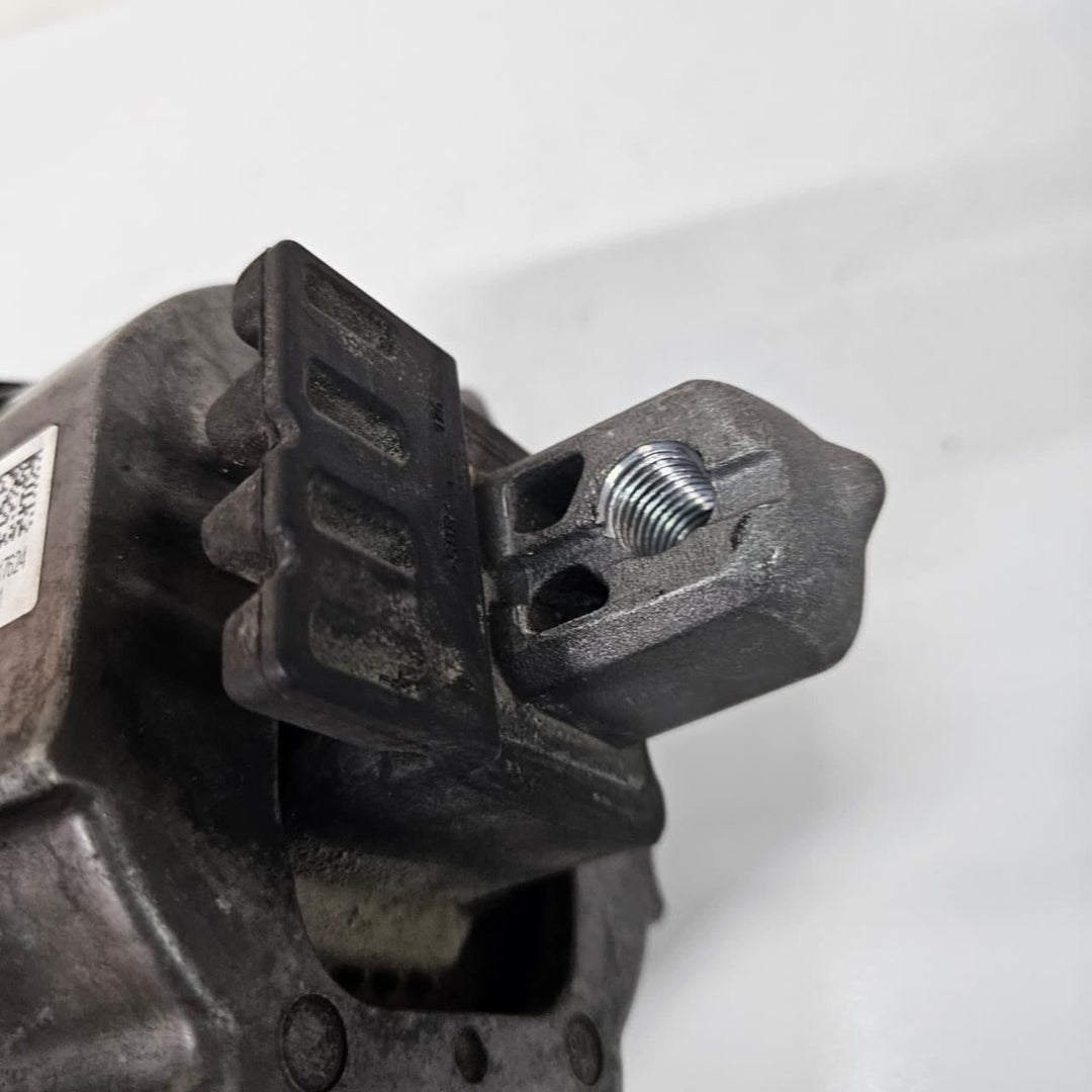 BMW 5 Series G30 G31 G38 530d Engine Mount Bracket Right 6860478