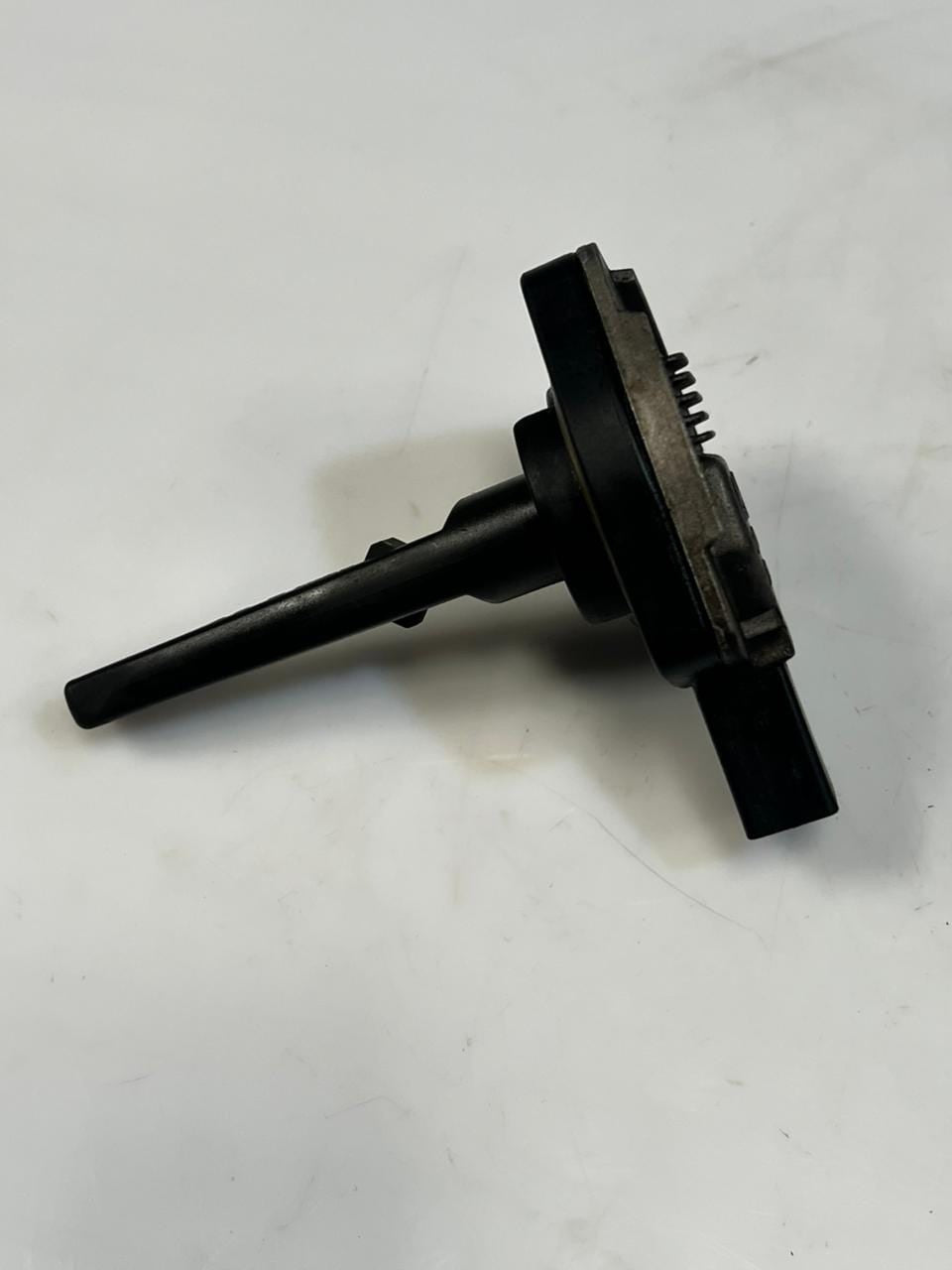 BMW E38 E39 E46 E53 E60 E61 E81 E82 E87 N47 Diesel Sump Oil Level Sensor 7508003