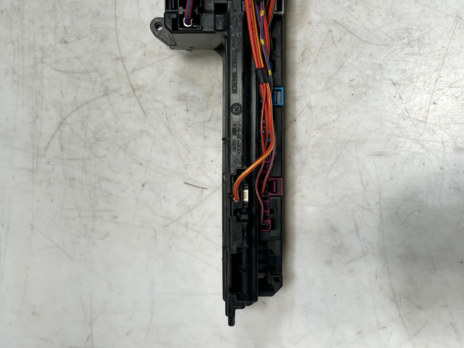 2004-2010 BMW 525i 5 Series E60 E61 528i Power Distribution Fuse Box 6957330 OEM