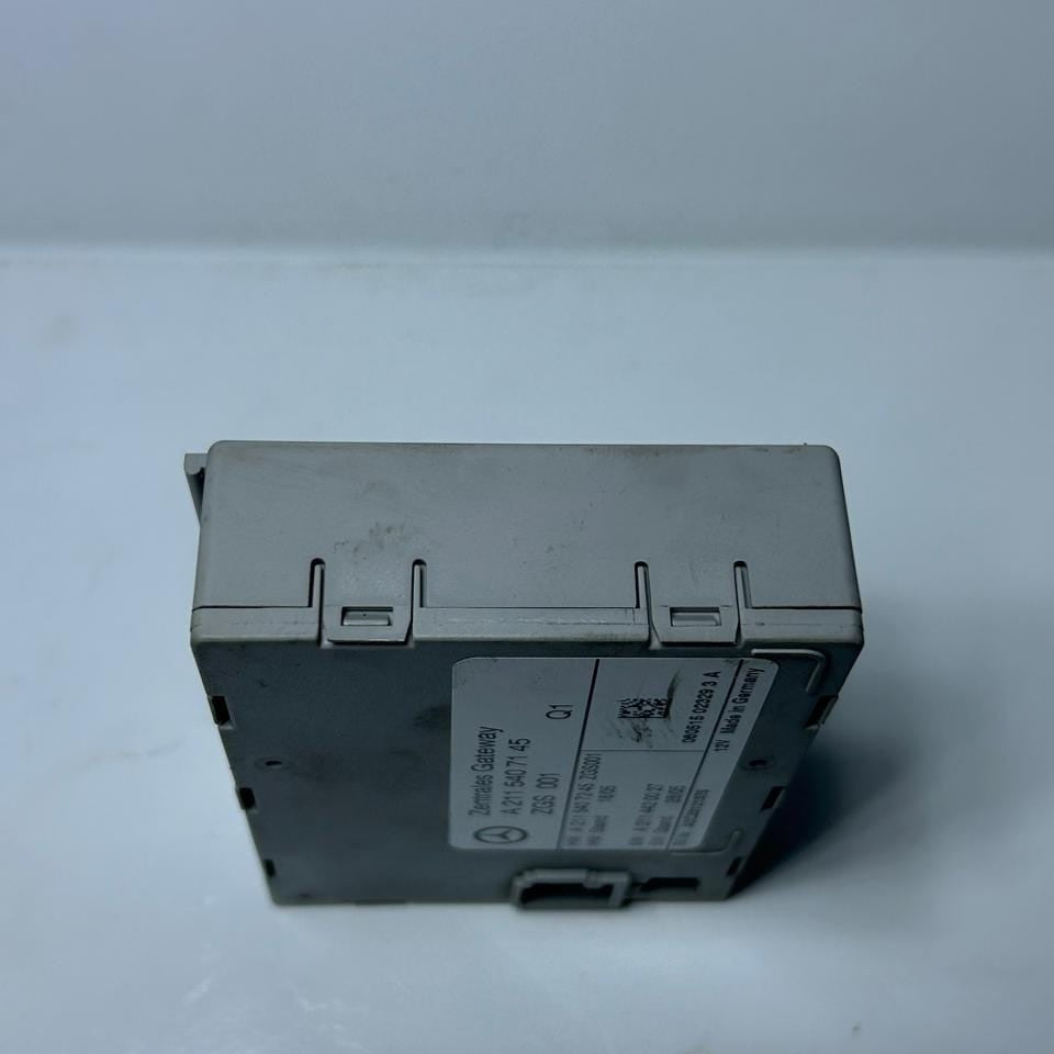 2004-2008 Mercedes-Benz E classCLS350 Central Gateway Control Module A2115407145
