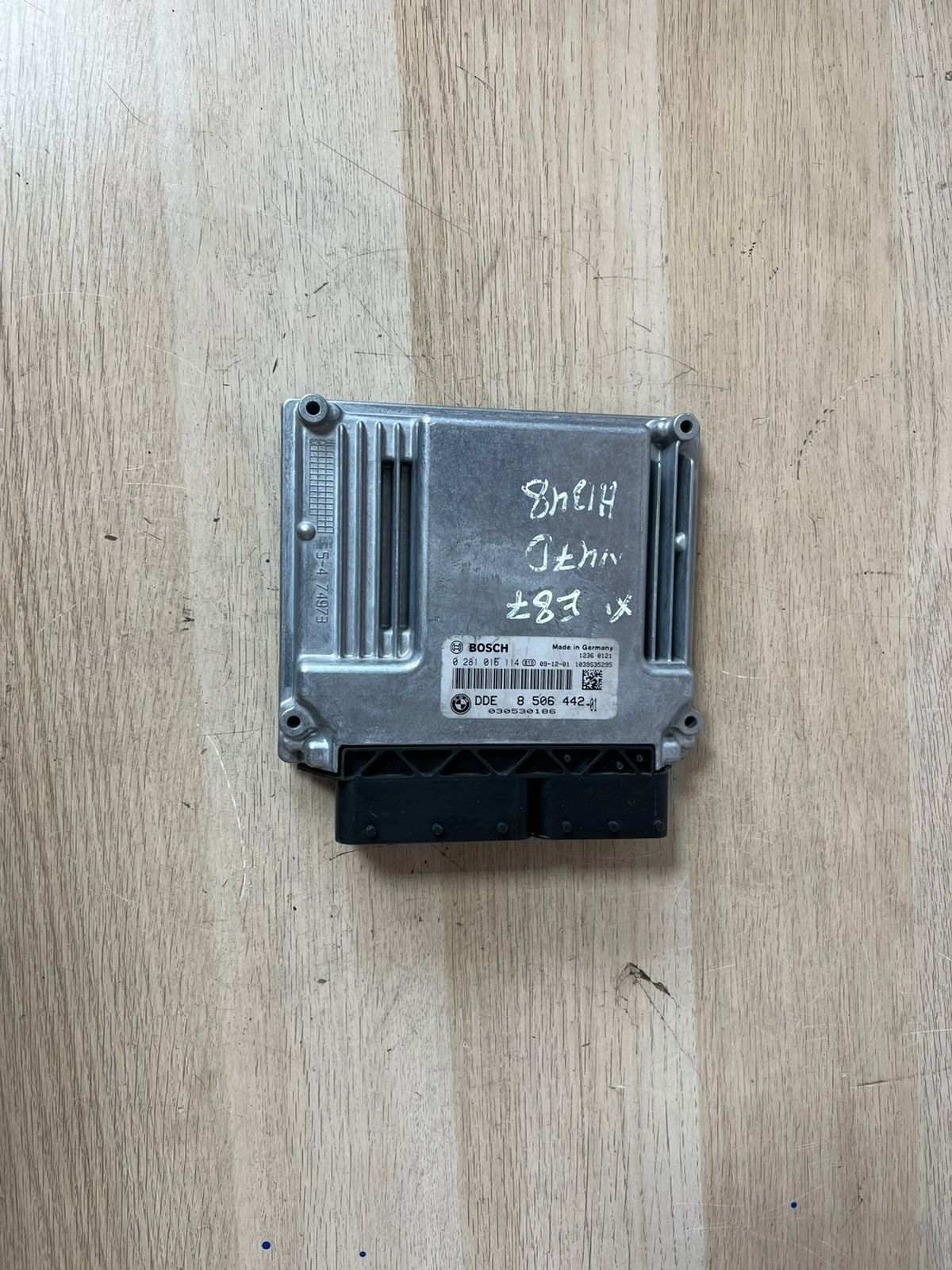 2010-2015 BMW X1 E87 N47D Engine Control Unit 8506442