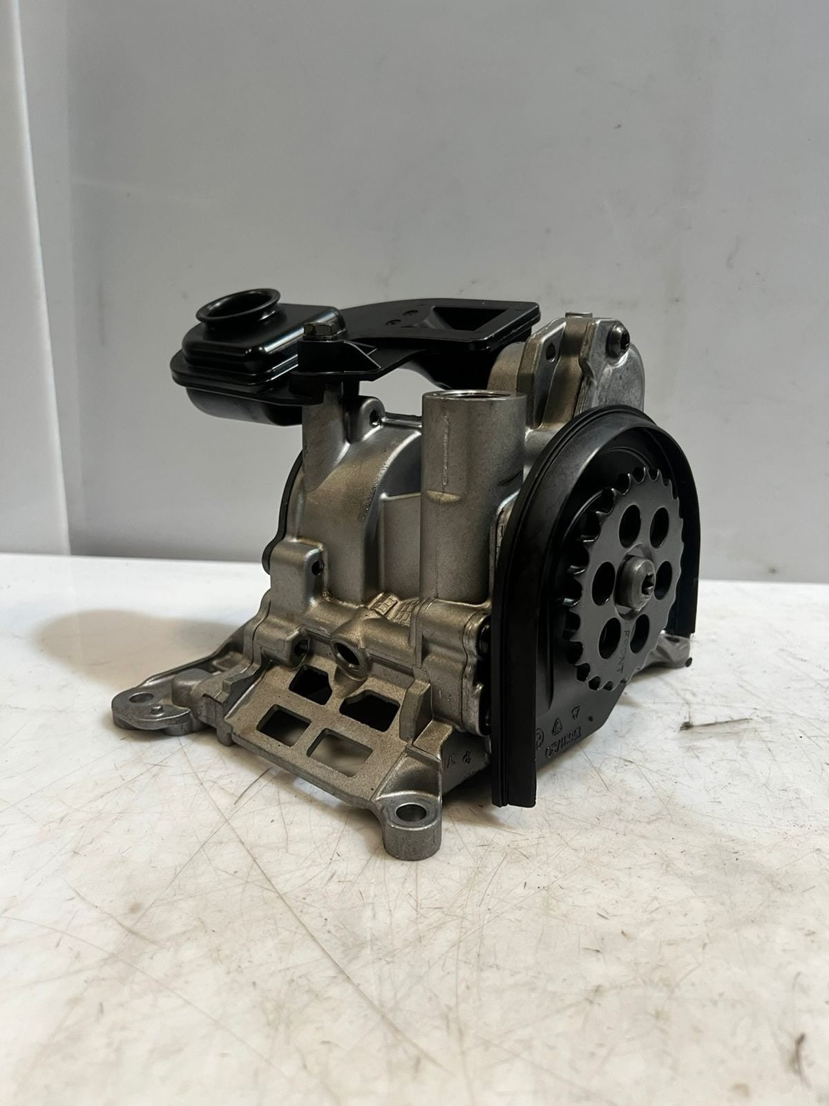 BMW  3 Series E90, X5 E70 X6 E71 N57D30A 3.0D Oil Pump 7805316 OEM
