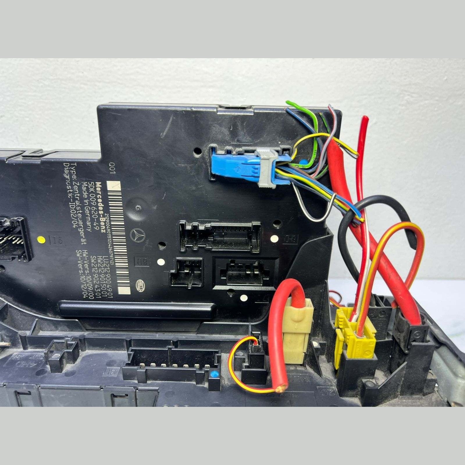 2010-2015 Mercedes-Benz E350 Rear Fuse Junction Box Sam Relay Module 212 9004901