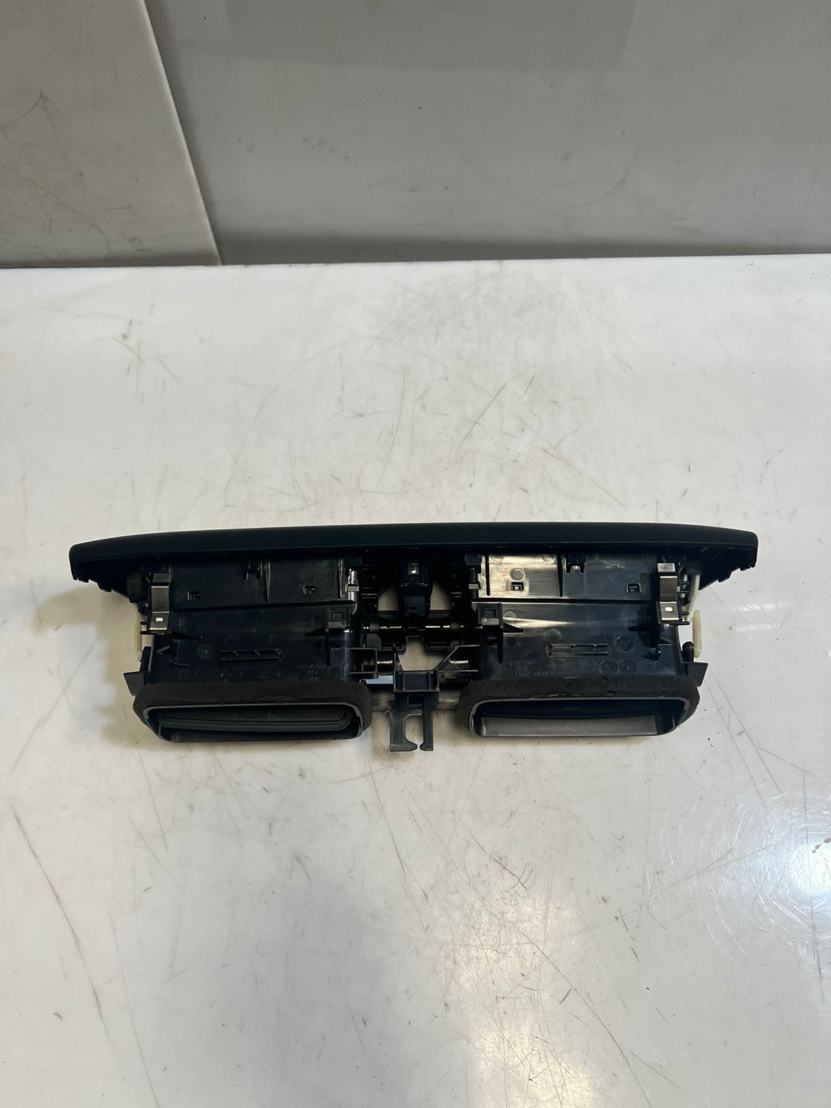 BMW 1 2 Series F20 F21 F22 F23 F2X Dashboard Center Air Vent 9205357 OEM