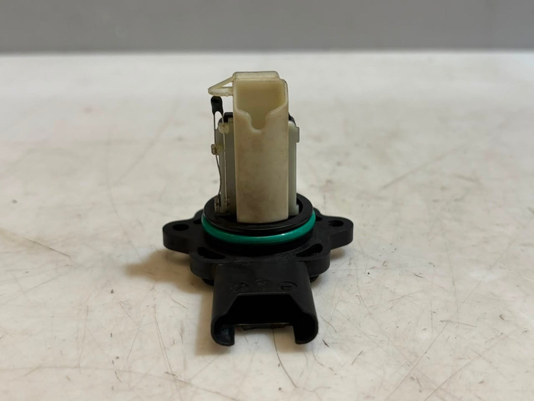 2006-2010 BMW 130i E87 E90 E91 E92 E93 325xi 330xi Mass Air Flow Sensor 7520519