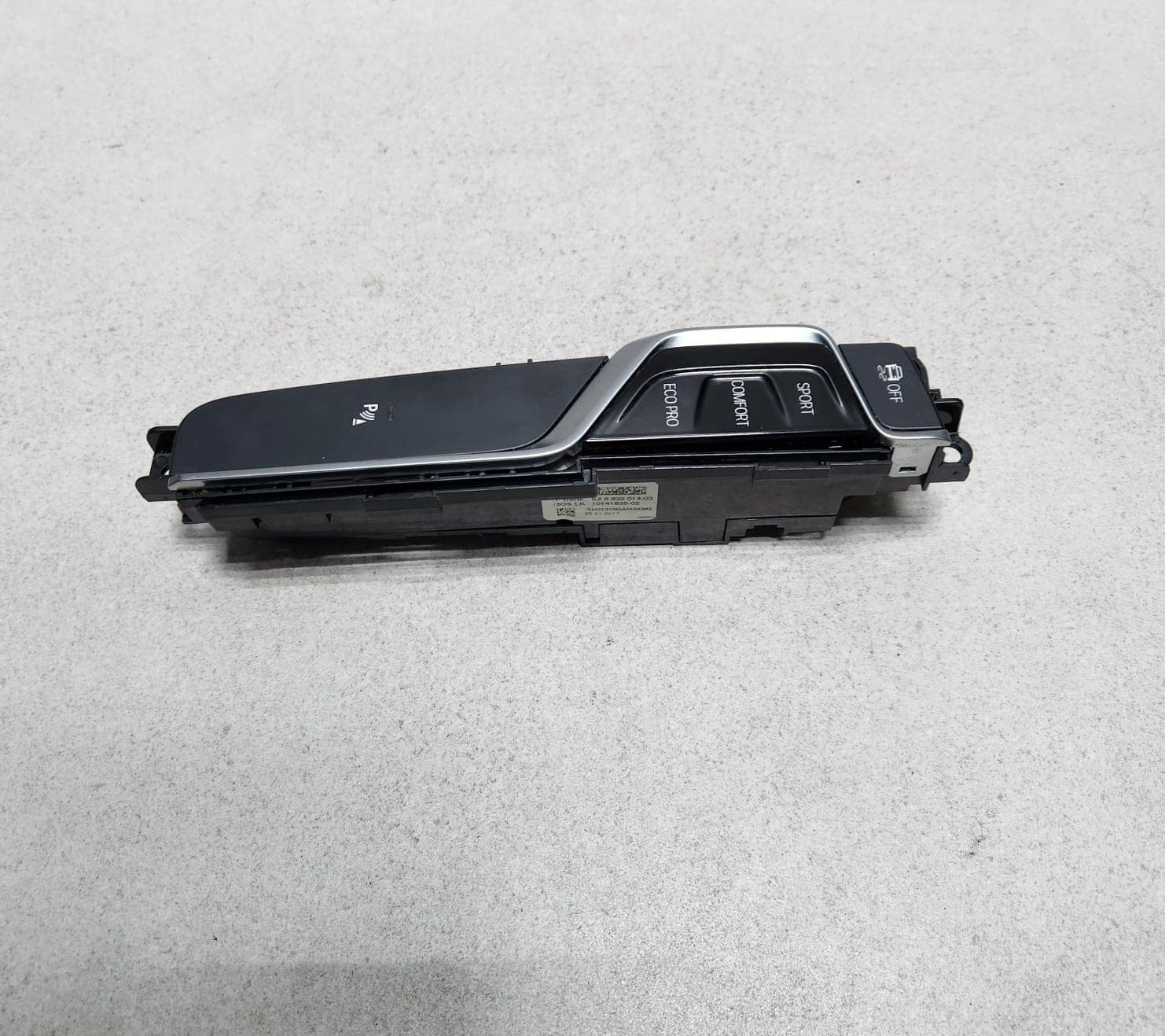 2017-2019 BMW X3 Center Console Operating Unit 6832014 G01 X3 G30 G31 G32 G38