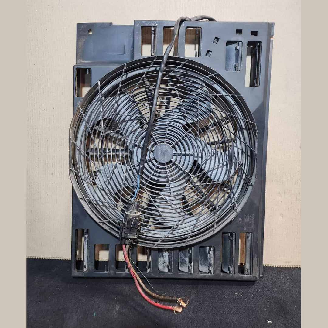 2002-2005 BMW 745i Radiator Cooling Fan Motor 6921925 745i 745Li 750i  E65 E66 