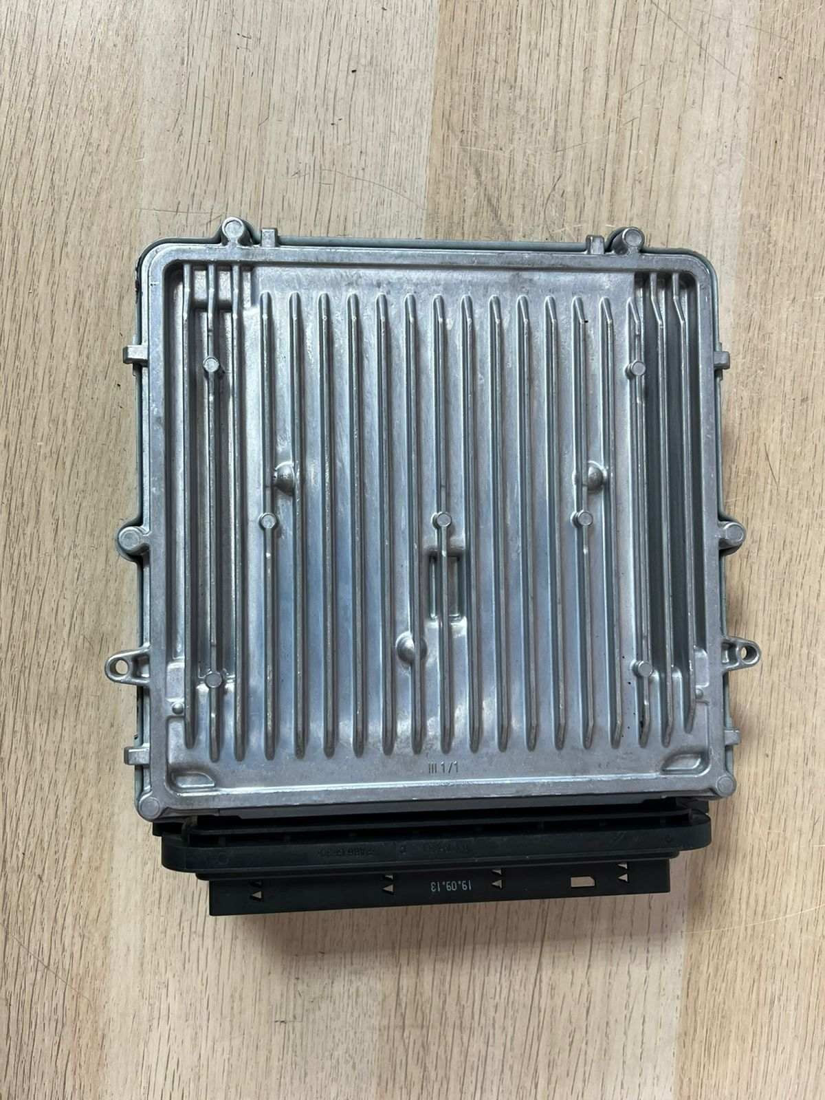 2013 BMW F10 F11 535d F13 640d N57Z 313HP ECU Engine control unit DDE 8578115