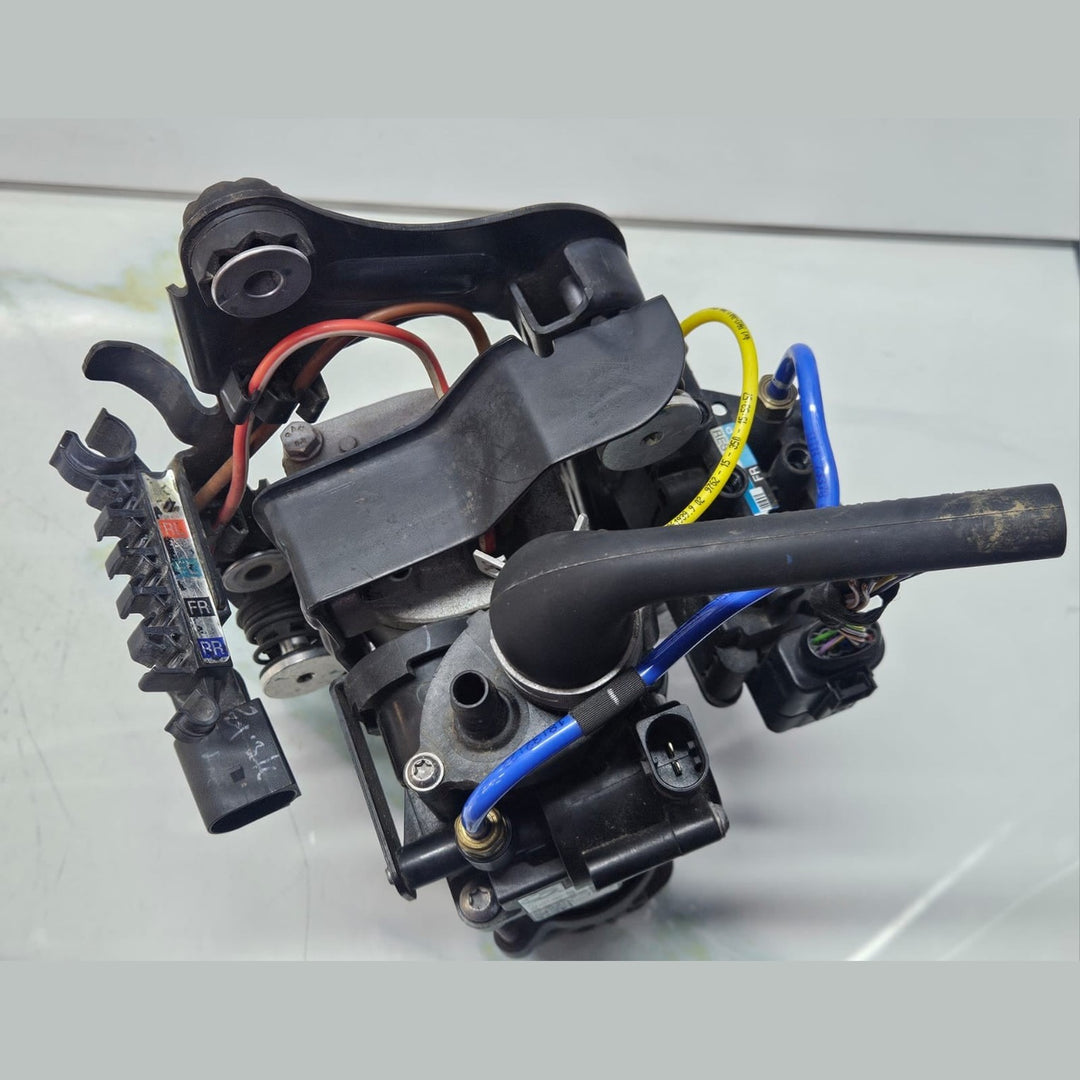 BMW 740e 7 Series G11 G12 Air Pump (Suspension) 6861882 OEM