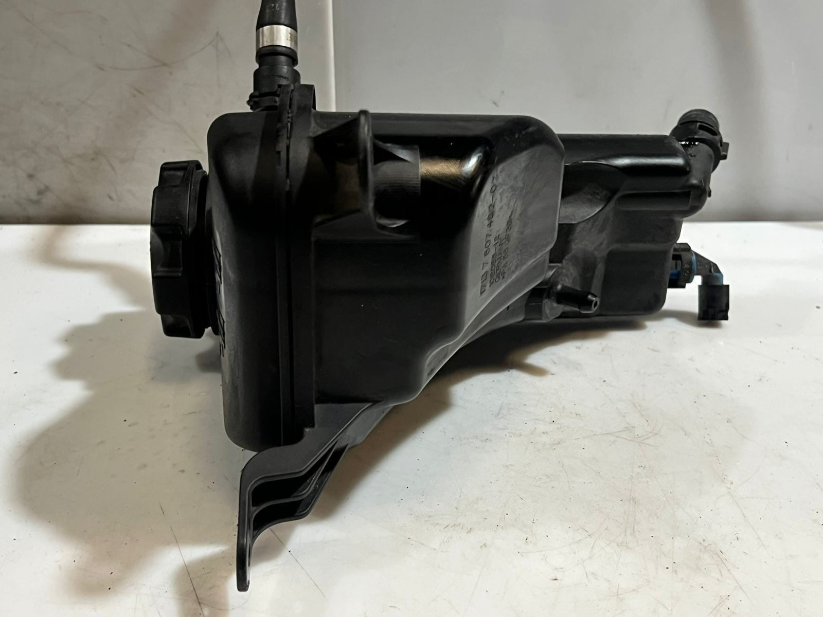 2006-2013 BMW E90 E91 E92 E93 E82 E84 335 330 Coolant Expansion Tank 7607482 OEM