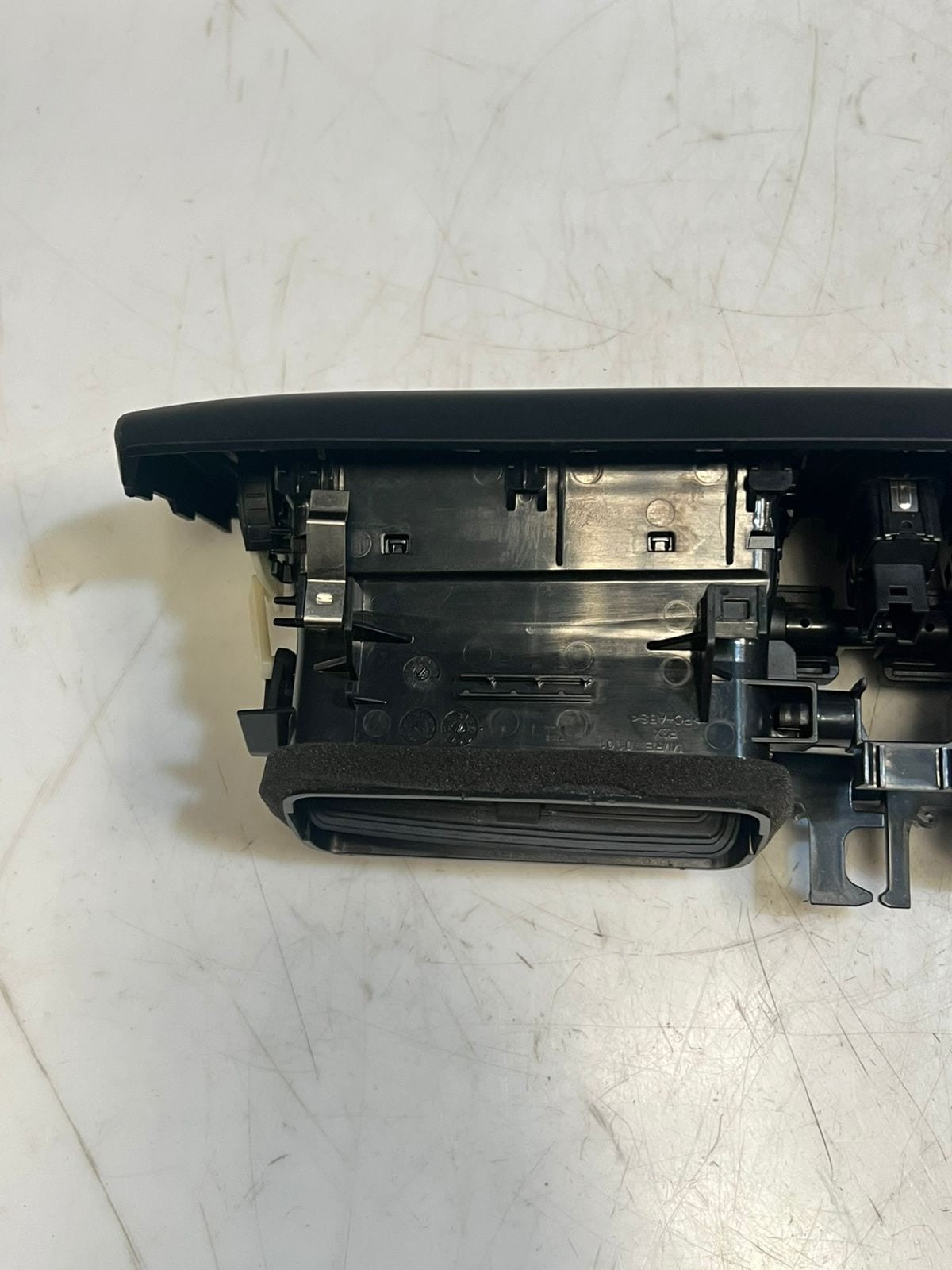 BMW 1 2 Series F20 F21 F22 F23 F2X Dashboard Center Air Vent 9205357 OEM