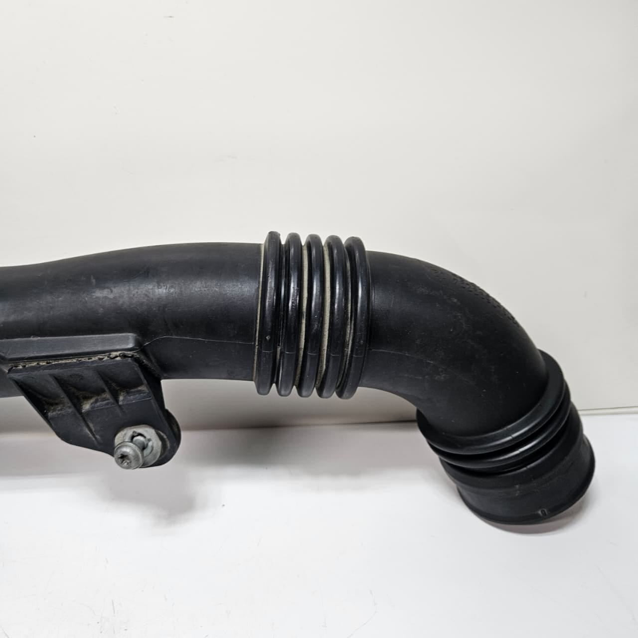 BMW 1 3 Series E82 E88 135i 335i N55 Engine Air Intake Hose 7599294