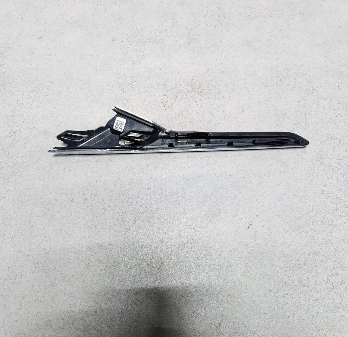 2016-2023 BMW M5 Fender Trim left front  Molding 8063205 M5 F90 