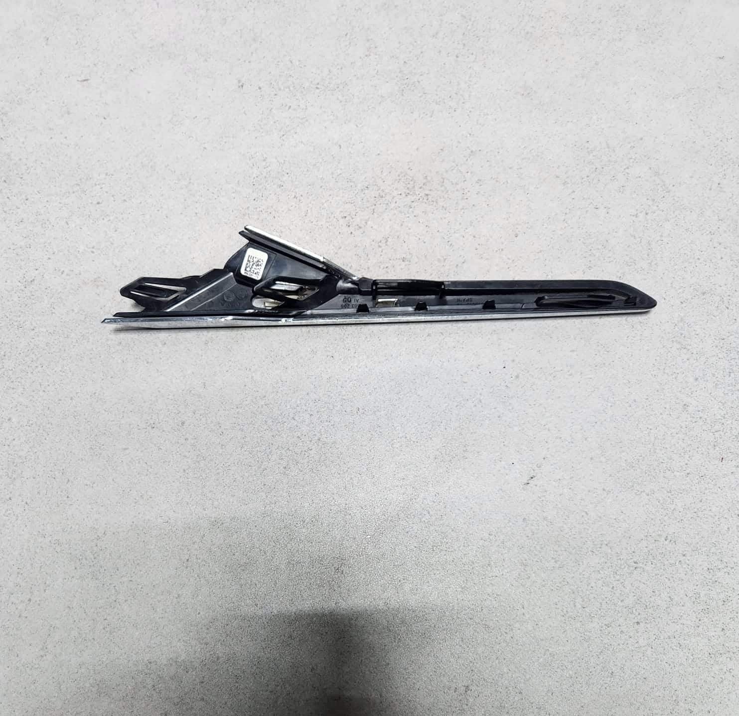 2016-2023 BMW M5 Fender Trim left front  Molding 8063205 M5 F90 