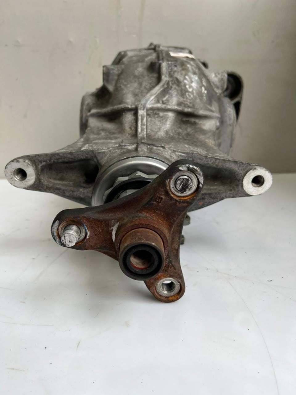 BMW 5 Series F10 F11 520d 525d 7 Series F02 Rear Differential 7584450 2.93 Ratio