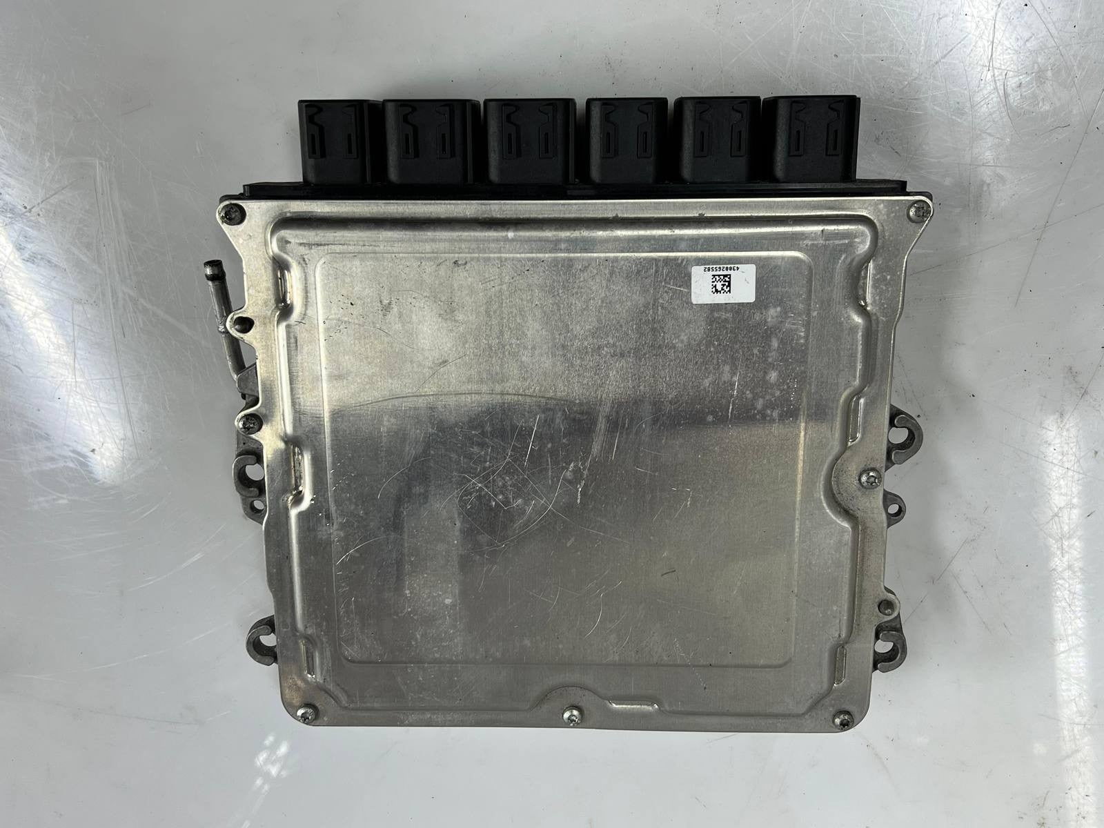 2016-2018 BMW 7 Series G11 G12 750li Engine Control Unit 8680196