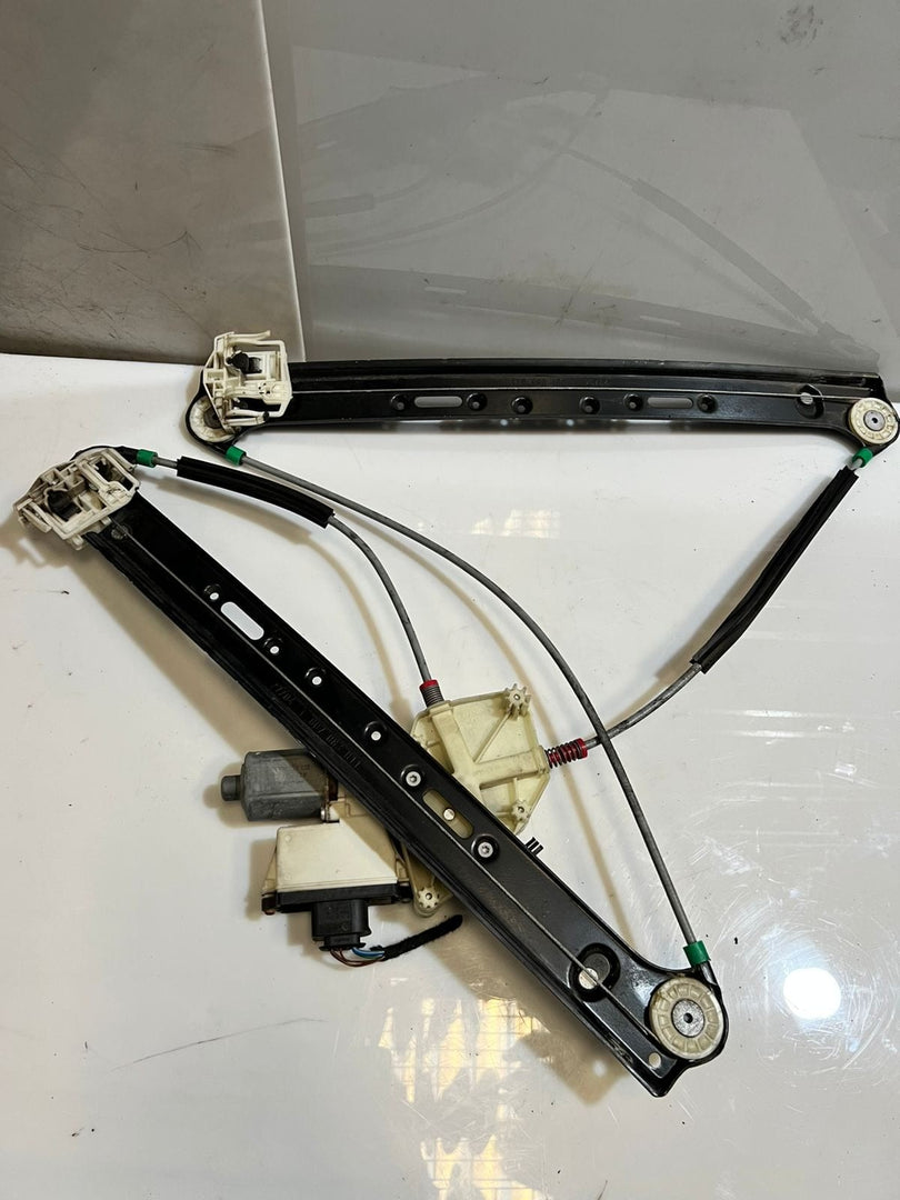 2004-2007 BMW X3 E83 Front RIGHT Door Window Regulator With Motor 7083011 OEM