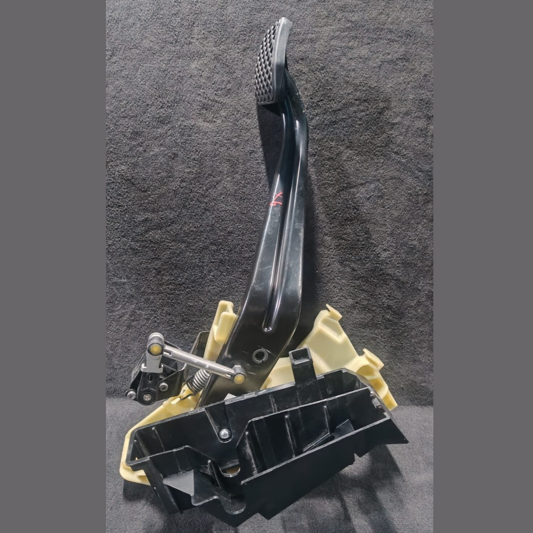 BMW X5 BRAKE PEDAL FOOT LIVER CLUSTER OEM - 6856422