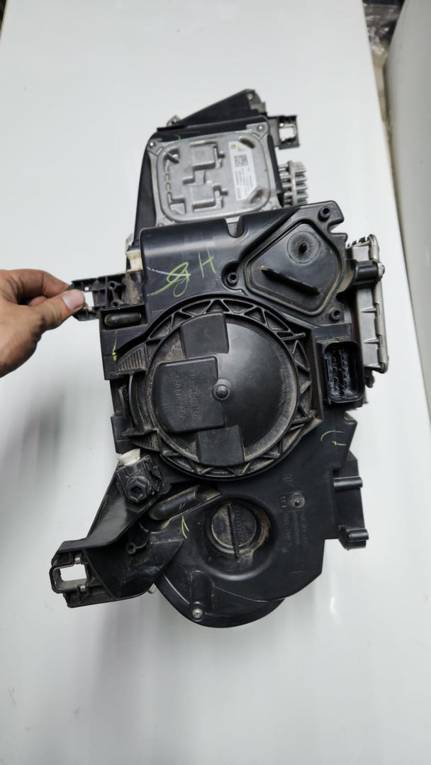 2011-2013 BMW X5 Left Xenon Headlight 7221893 X5 E70 OEM