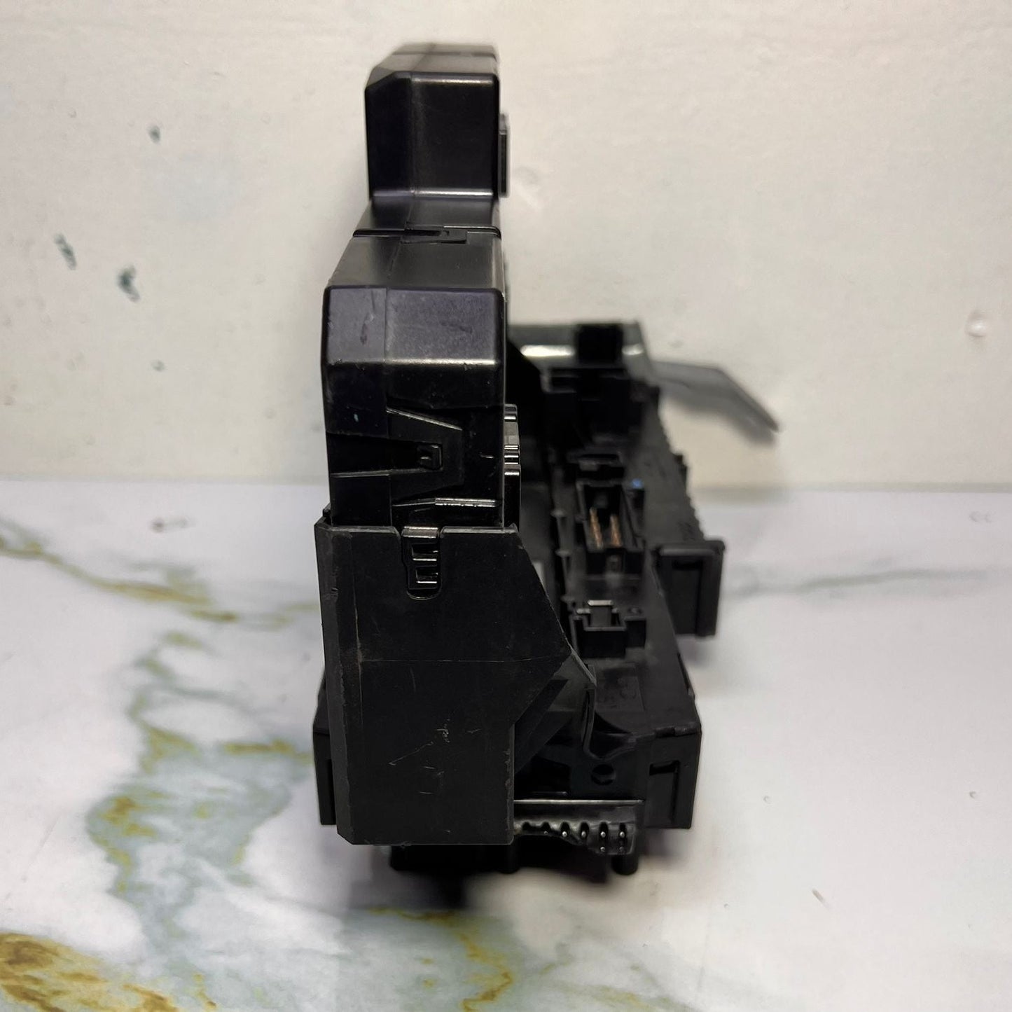 Mercedes-Benz Rear Sam Fuse Box Relay Module 204 900 52 01 W204 C-Class