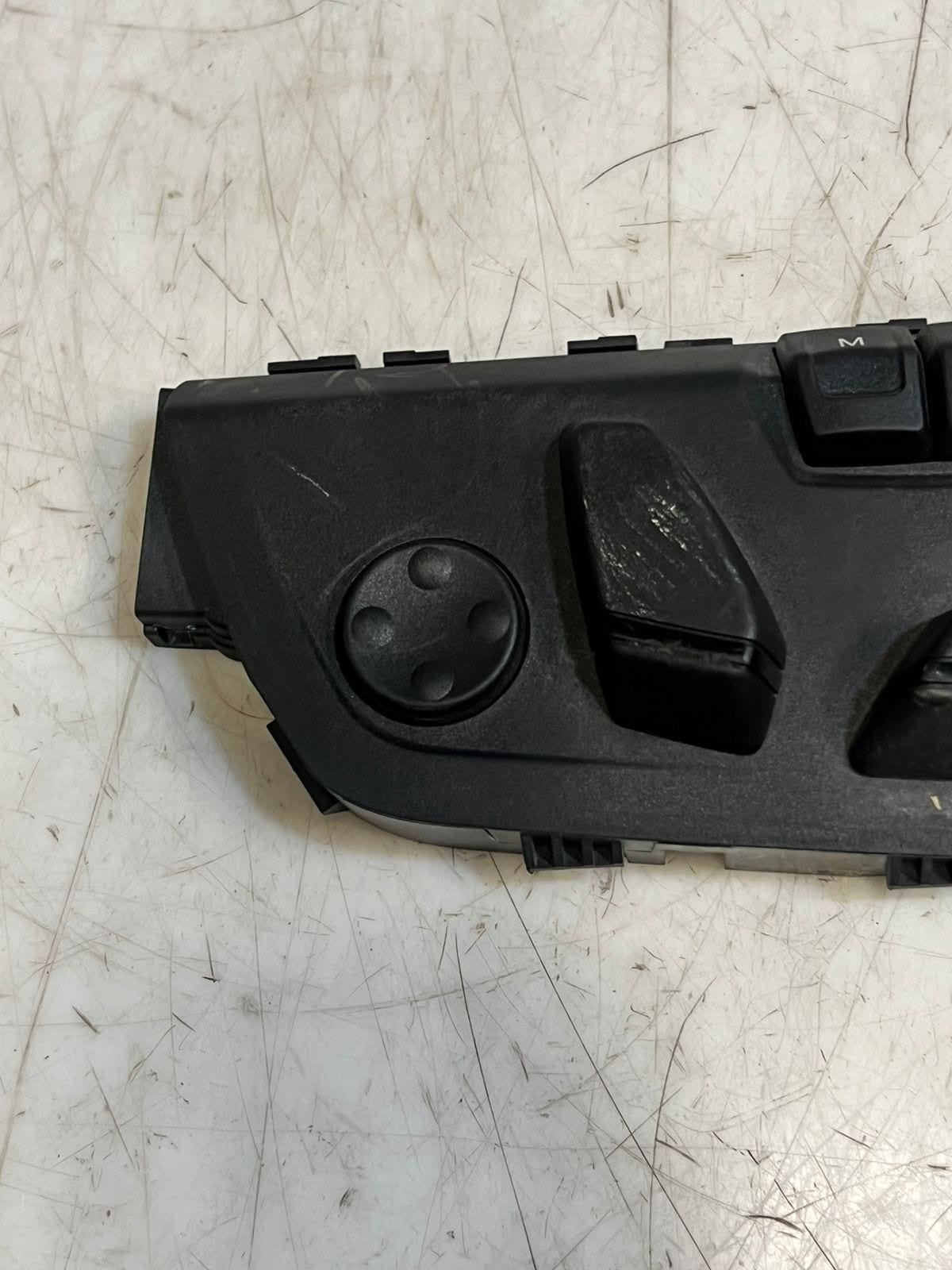 BMW 6 Series F12 F13 FRONT Seat Regulator Control Switch Right 9197224 OEM